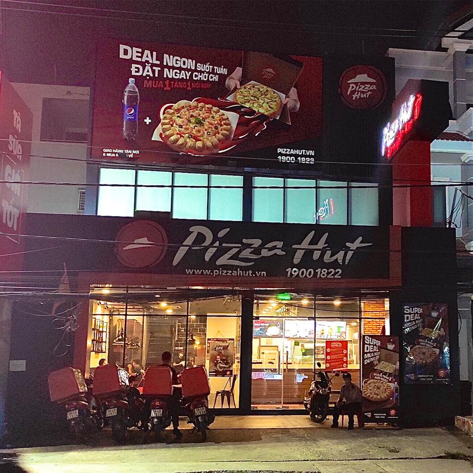 pizza hut do xuan hop khong gian