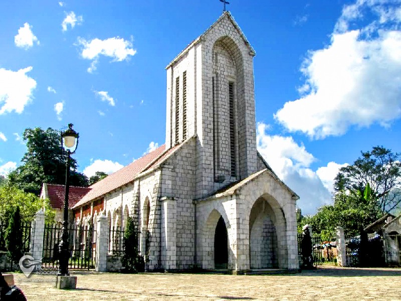 Nhà thờ đá Sapa 2